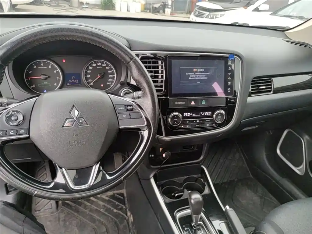 Mitsubishi Outlander 2018 2.0L 2WD Glory Edition 5-seater фото 13