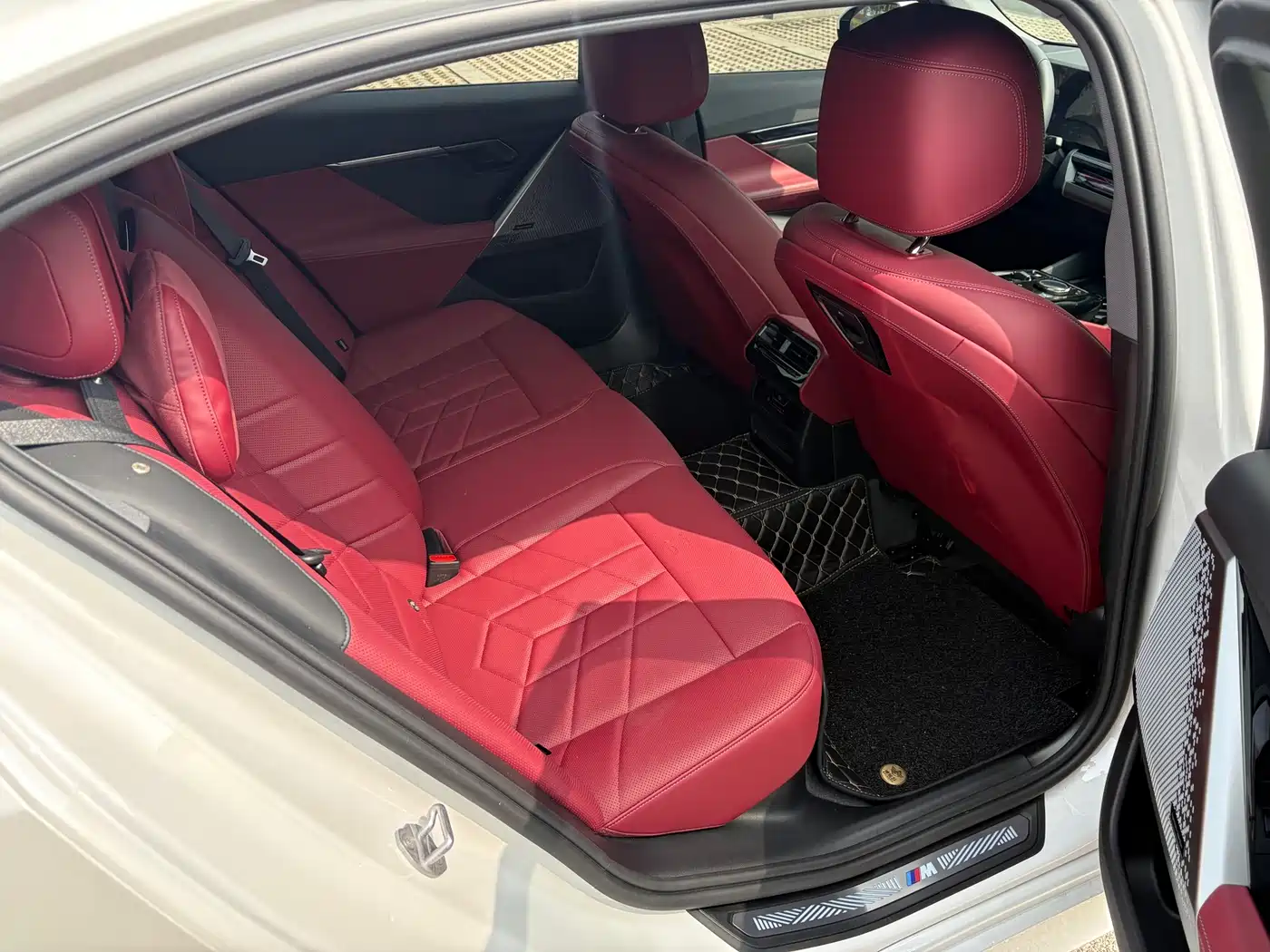 BMW 5 Series 2025 530Li Leading M Sport Package фото 10