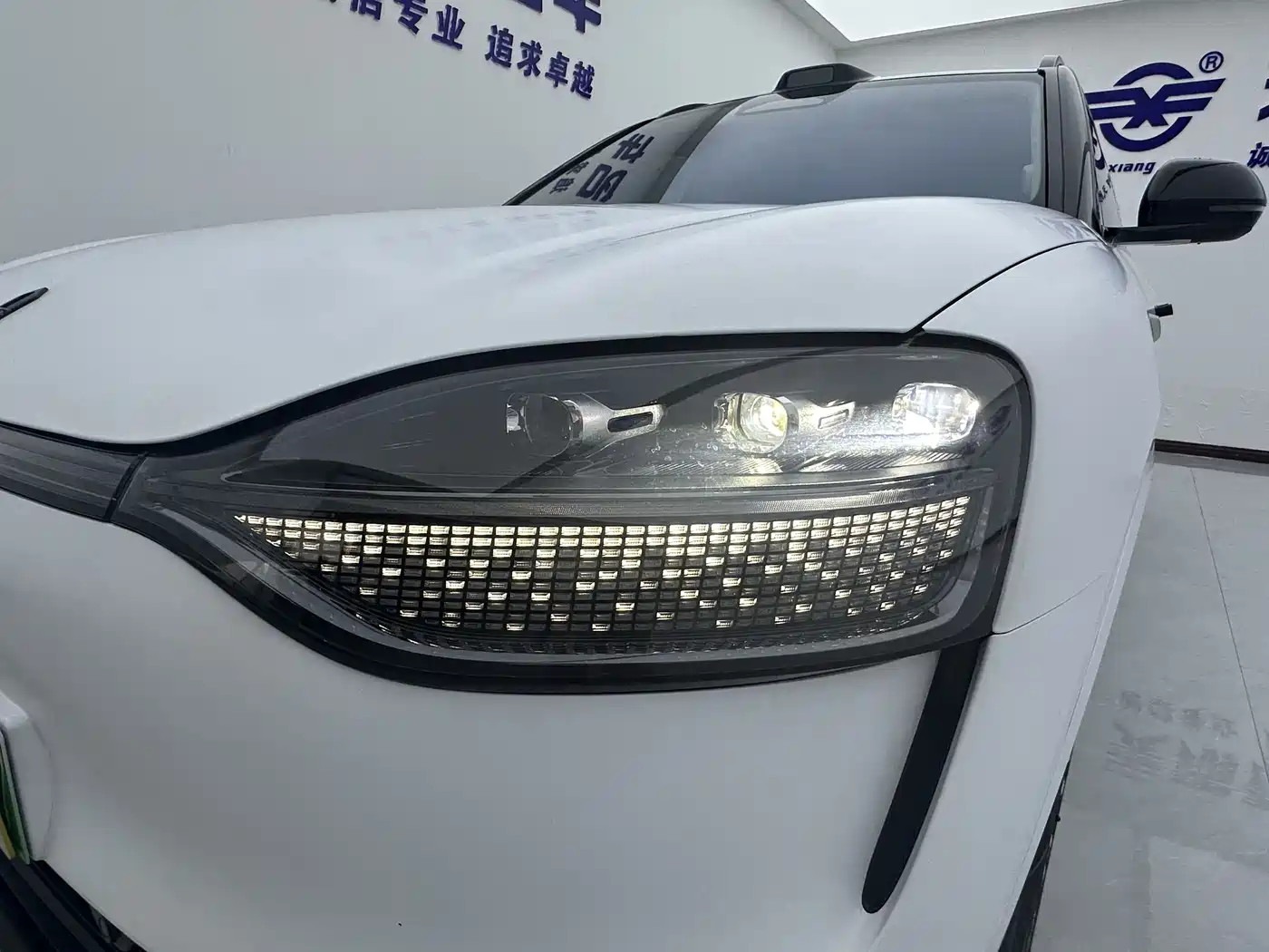AITO Wenjie AITO M9 2024 Extended Range Ultra 42kWh 6-Seater фото 5