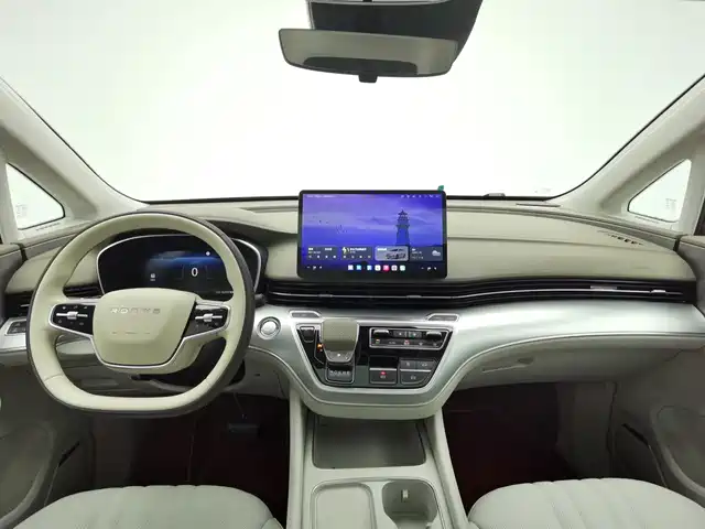 Roewe iMAX8 EV 2026 1.5T DMH High-End Edition — фото 5
