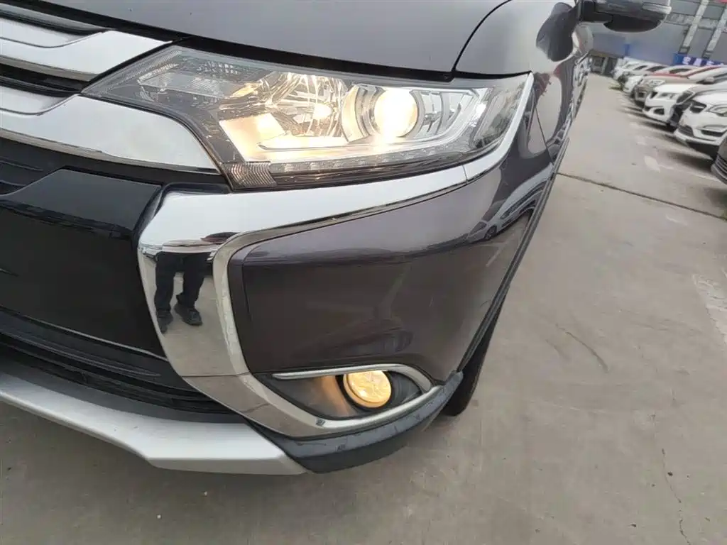 Mitsubishi Outlander 2018 2.0L 2WD Glory Edition 5-seater фото 24