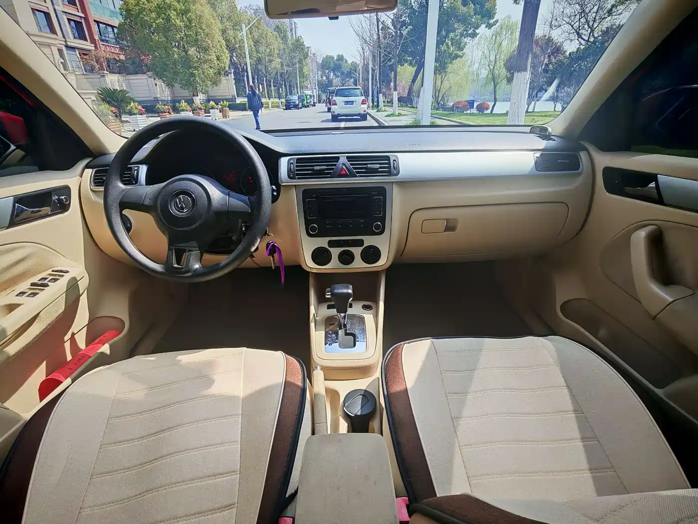 Volkswagen Bora 2011 1.6L Automatic Comfort фото 10