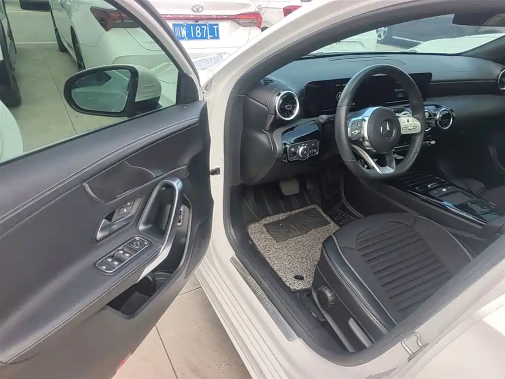 Mercedes-Benz A-Class 2020 A 180 L Sport Sedan фото 16