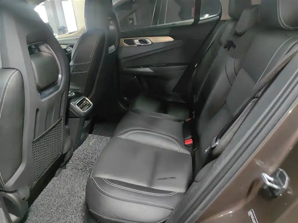 Lynk & Co 01 2017 2.0T 2WD Pro Version фото 17