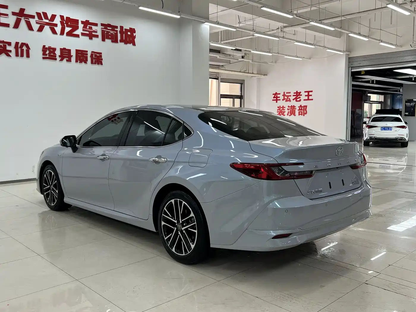 Toyota Camry 2024 Hybrid 2.0HG Premium Edition фото 9