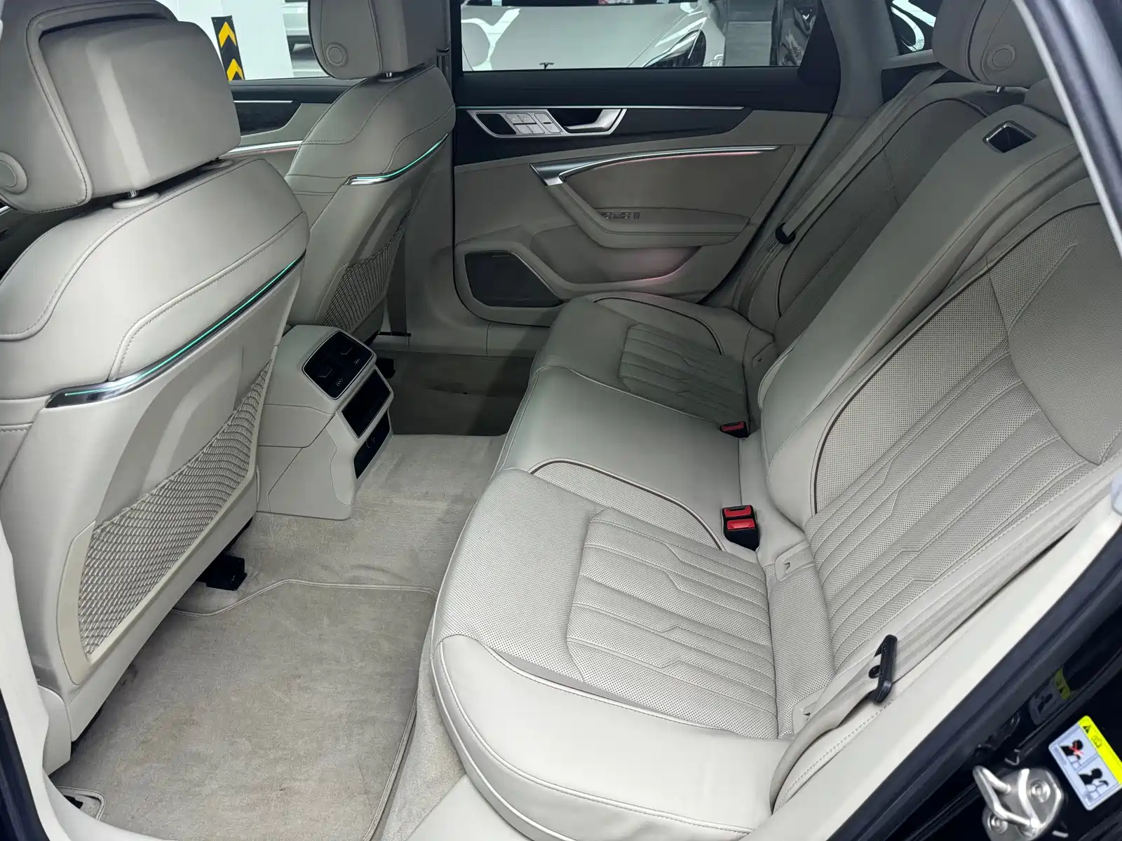 Фото 8 - Audi A6L