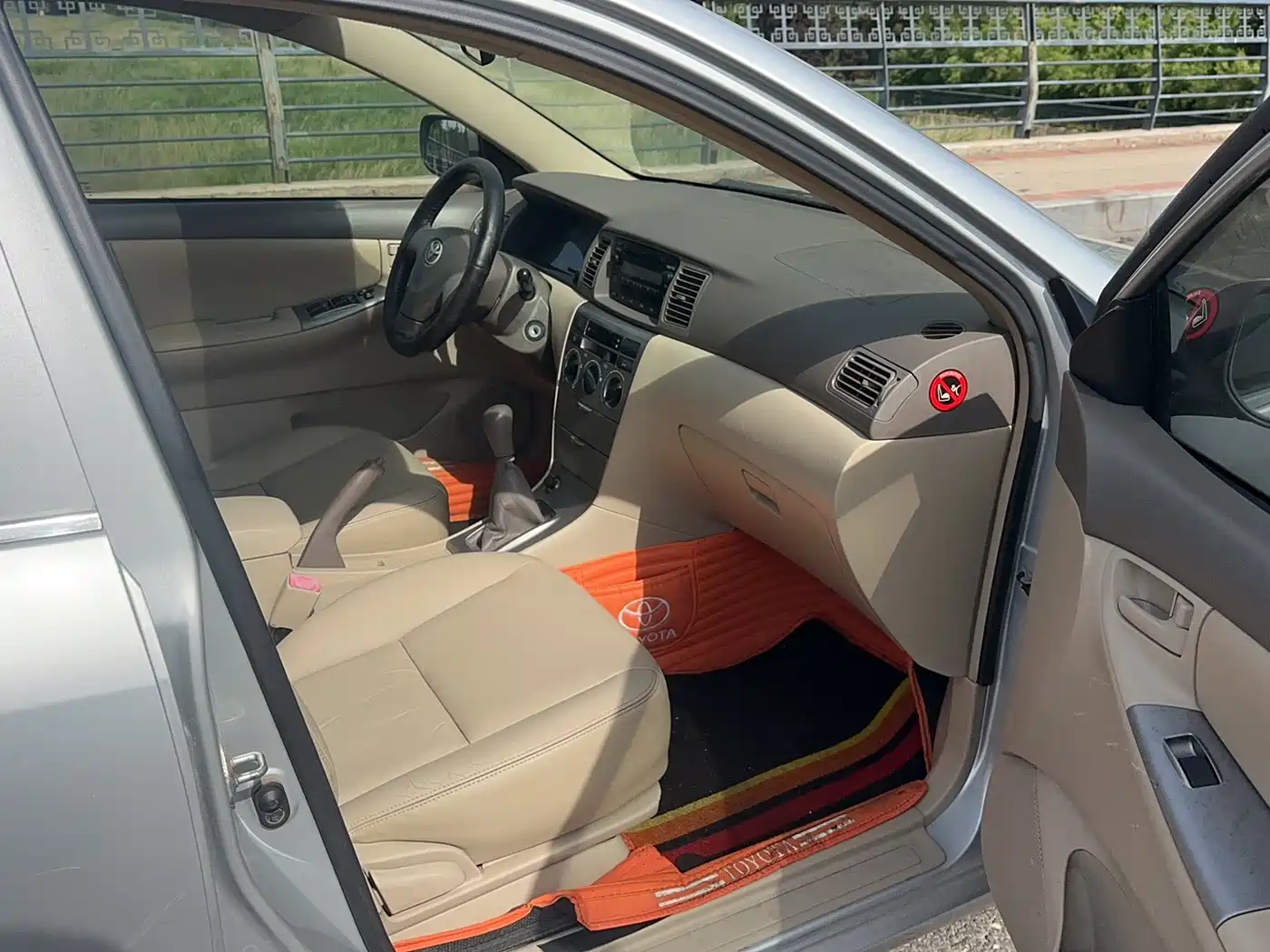 Toyota Corolla 2011 1.6L Manual Luxury Edition фото 24