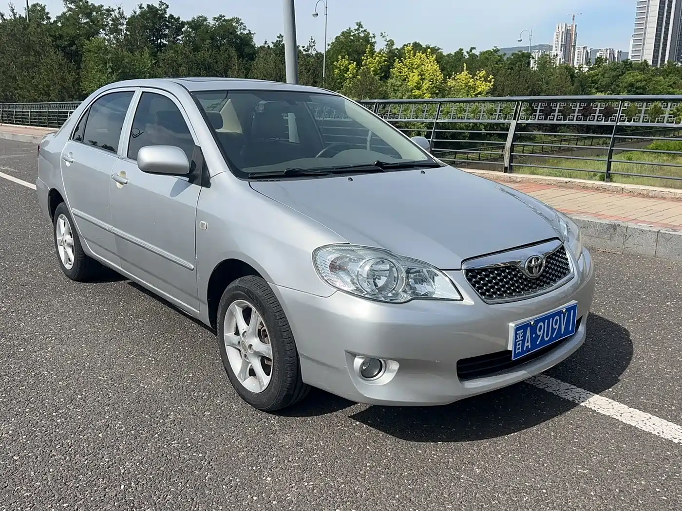 Toyota Corolla 2011 1.6L Manual Luxury Edition фото 5