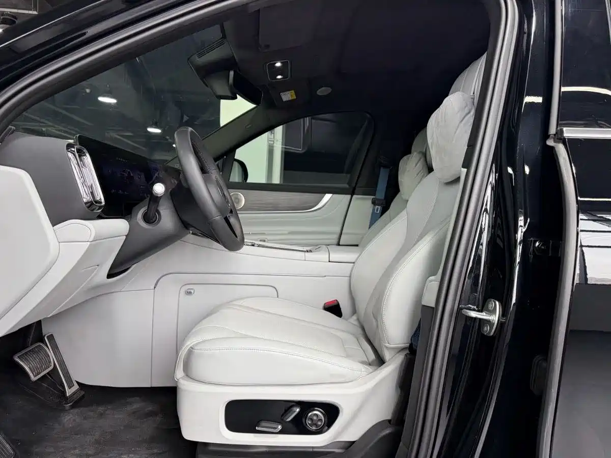 AITO Wenjie AITO M9 2024 Range Extender Max Edition 42kWh 6-seater фото 10