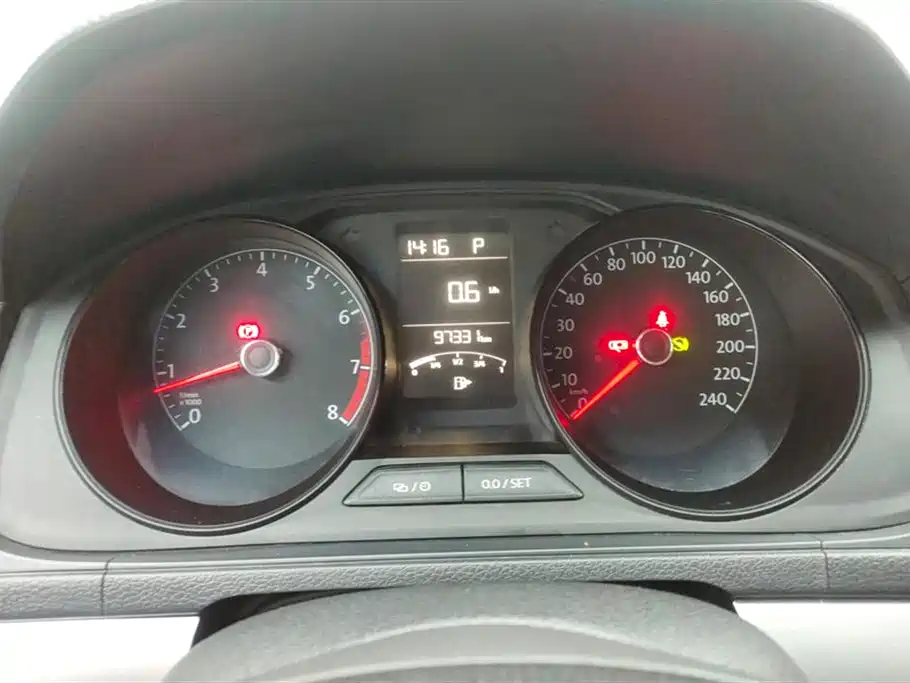 Volkswagen Lavida 2015 1.6L Automatic Trend Edition фото 14