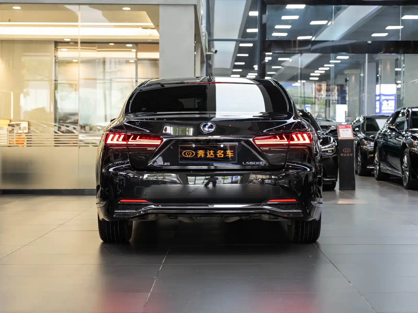 Фото 5 - Lexus LS