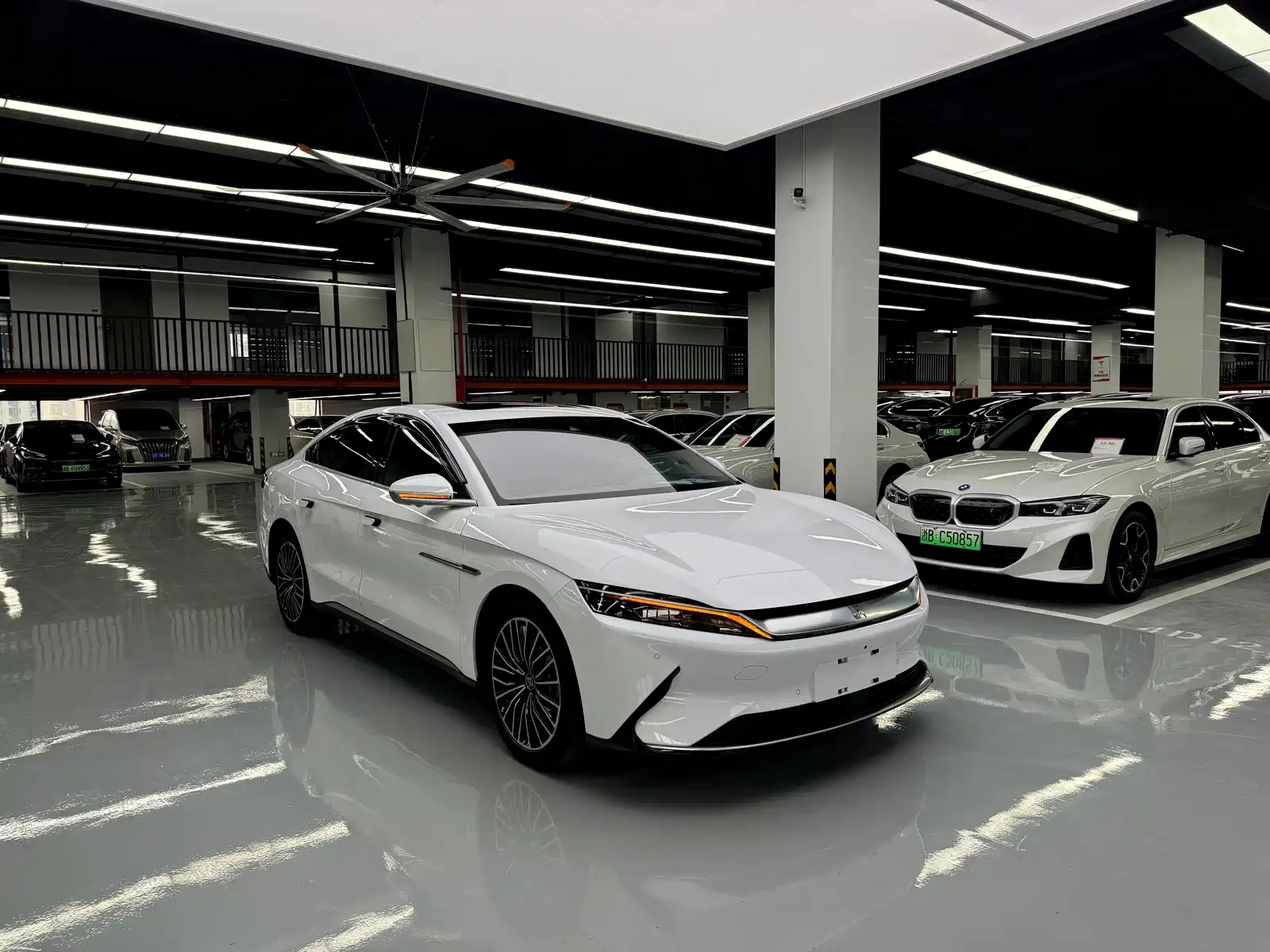 Фото 3 - BYD Han
