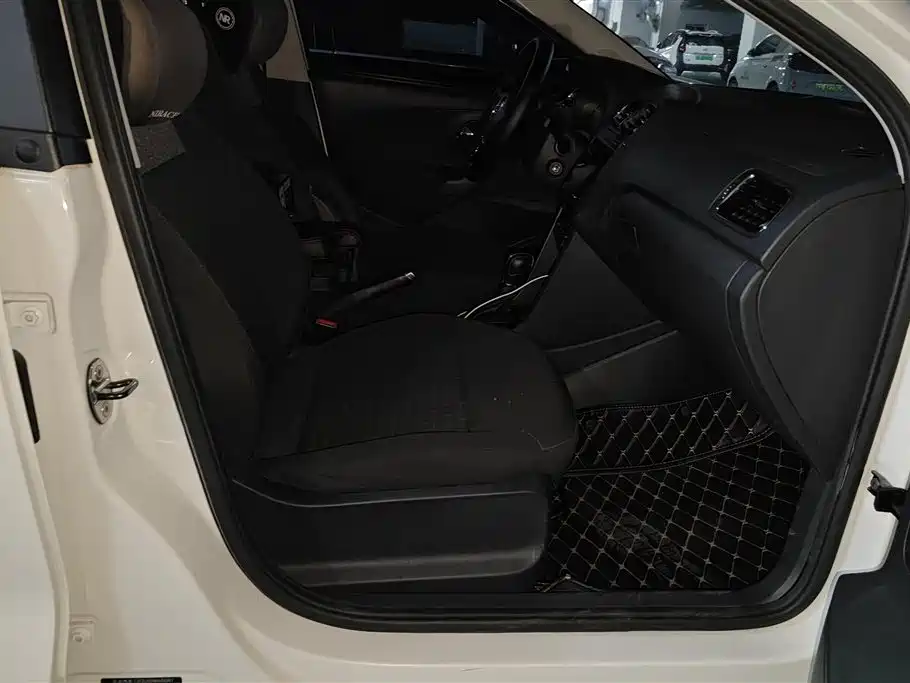 Volkswagen Polo 2016 1.6L Automatic Comfort фото 8