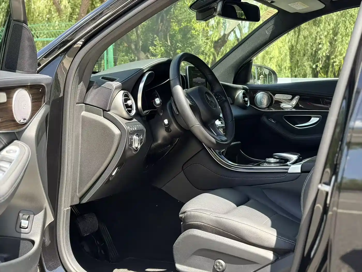 Mercedes-Benz GLC 2018 GLC 260 4MATIC Luxury фото 4
