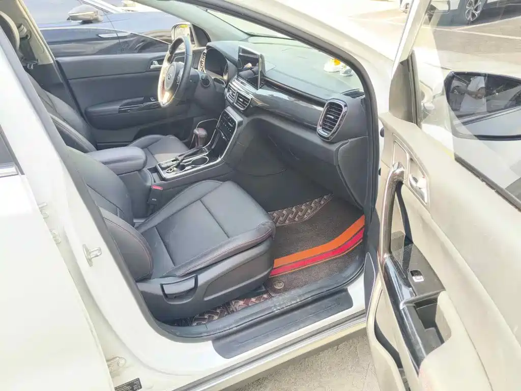Photo 13 - Kia KX5