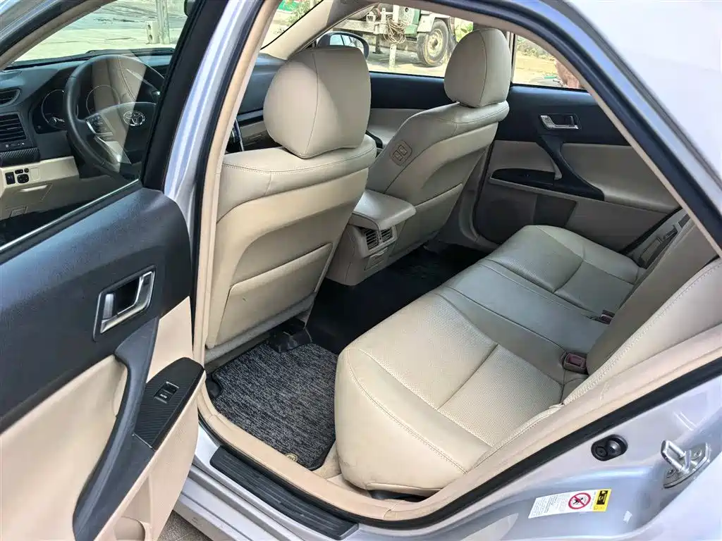 Toyota Reiz 2010 2.5S Elegance Elite Edition фото 8