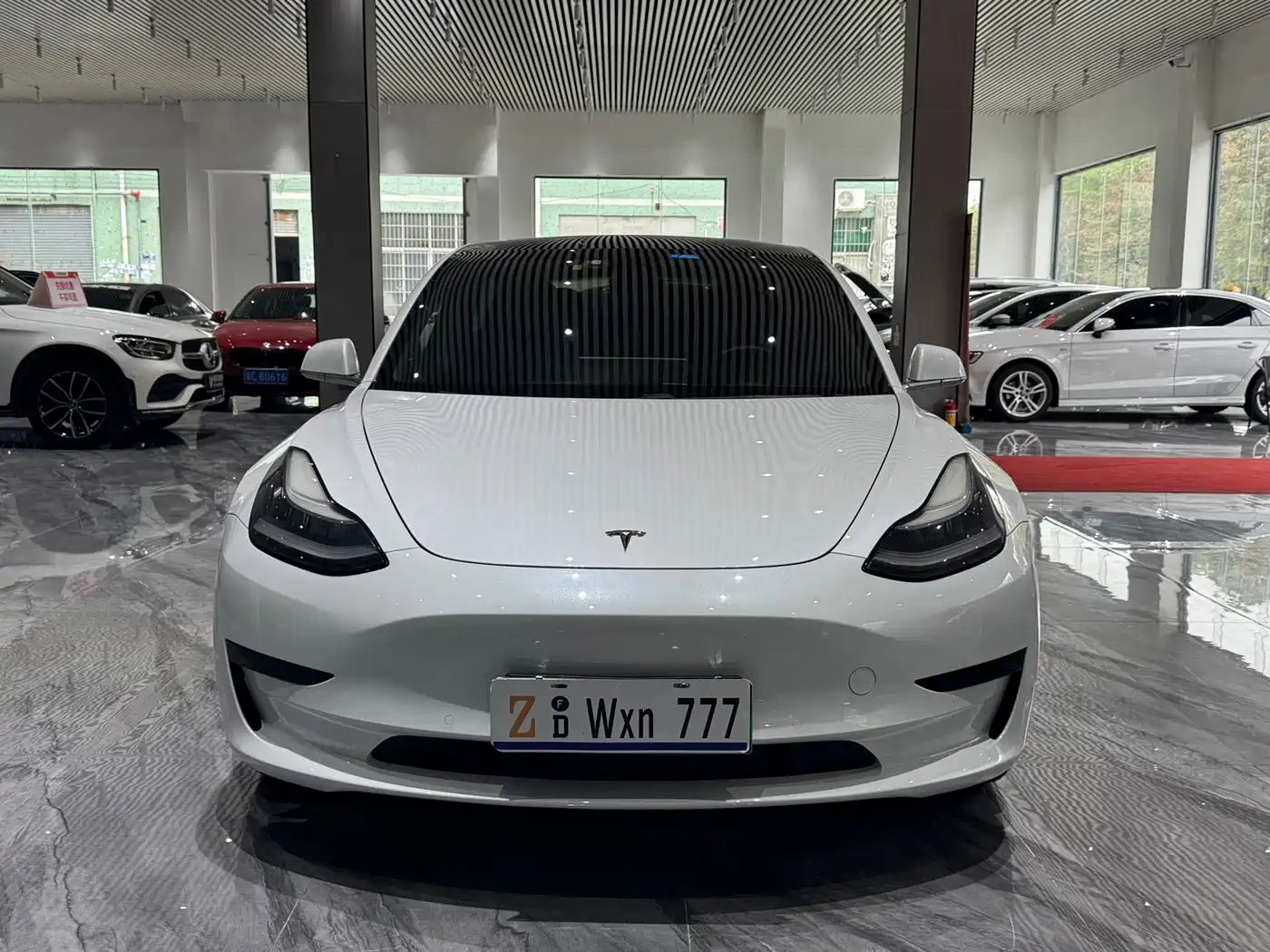 TESLA MODEL 3