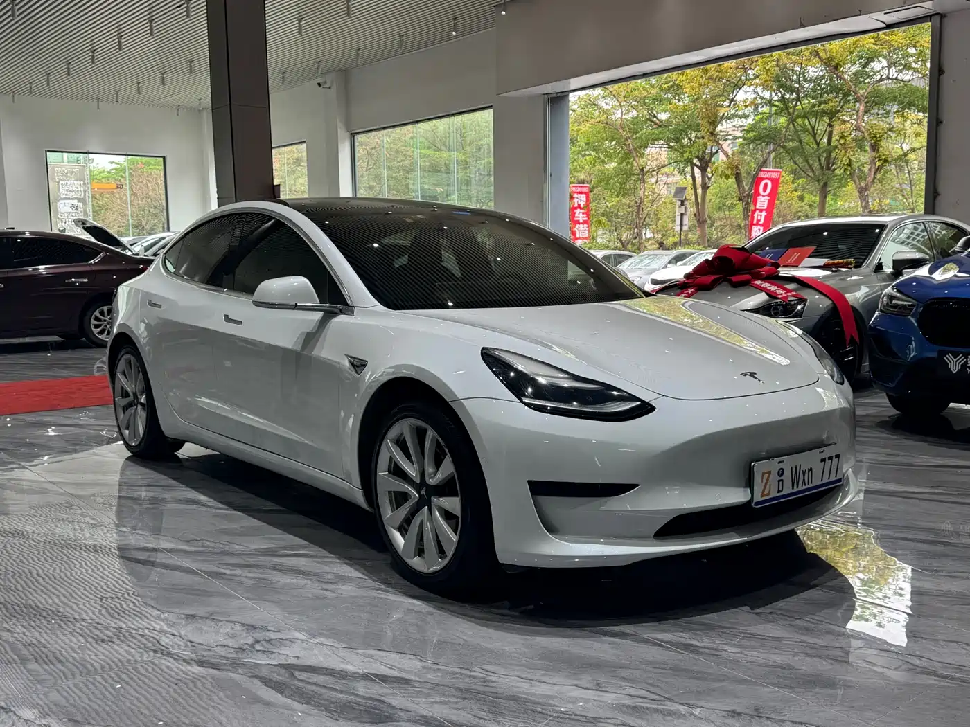 TESLA MODEL 3
