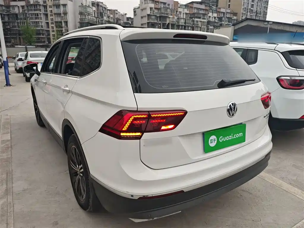Volkswagen Tiguan L 2018 380TSI Automatic AWD Luxury Edition фото 5