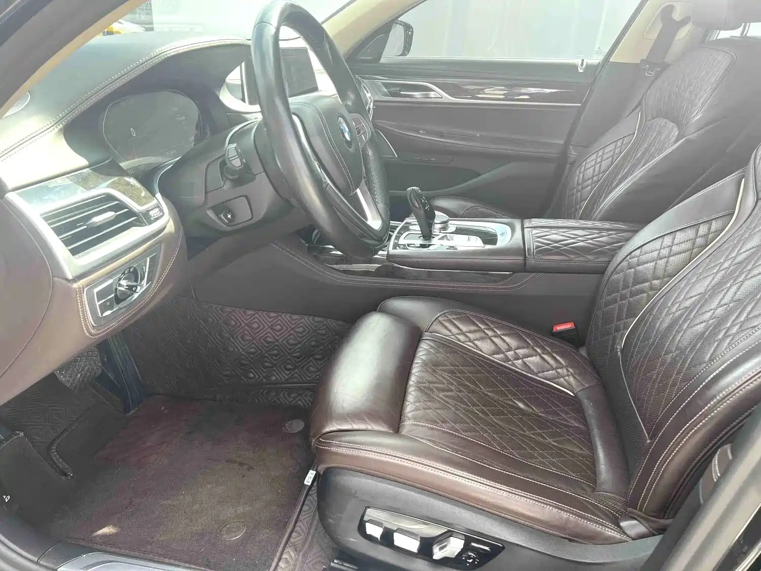 Photo 4 - BMW 7 Series
