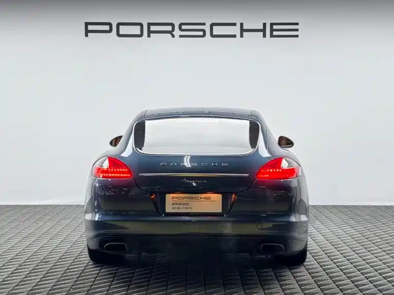 Photo 4 - Porsche Panamera