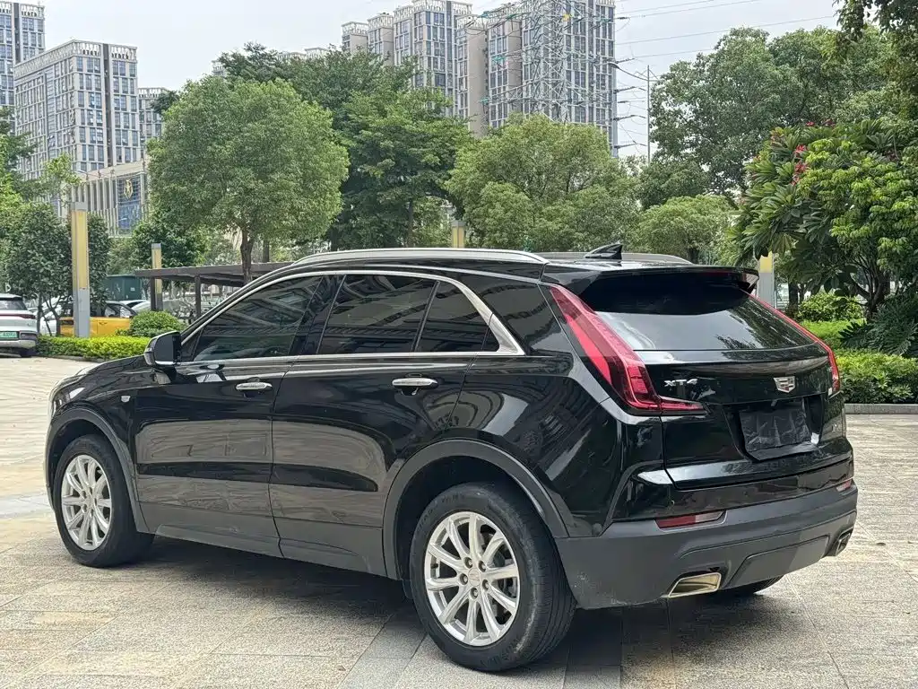 Фото 9 - Cadillac XT4