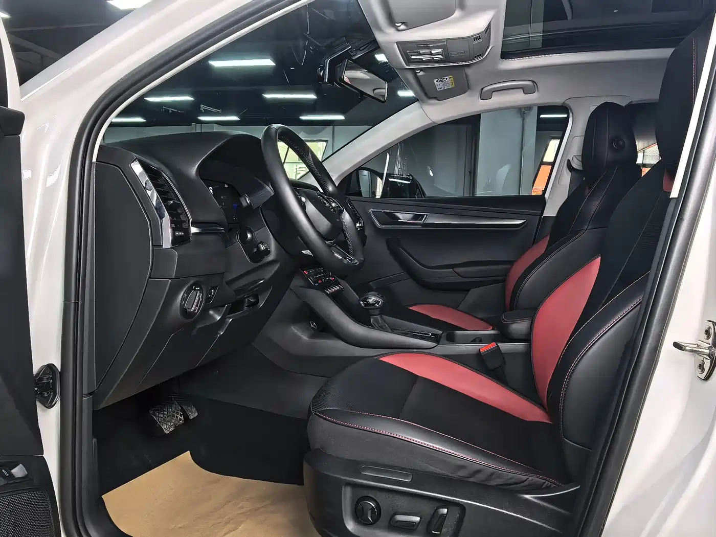 Škoda Karoq 2022 Facelift TSI280 Luxury Edition фото 6