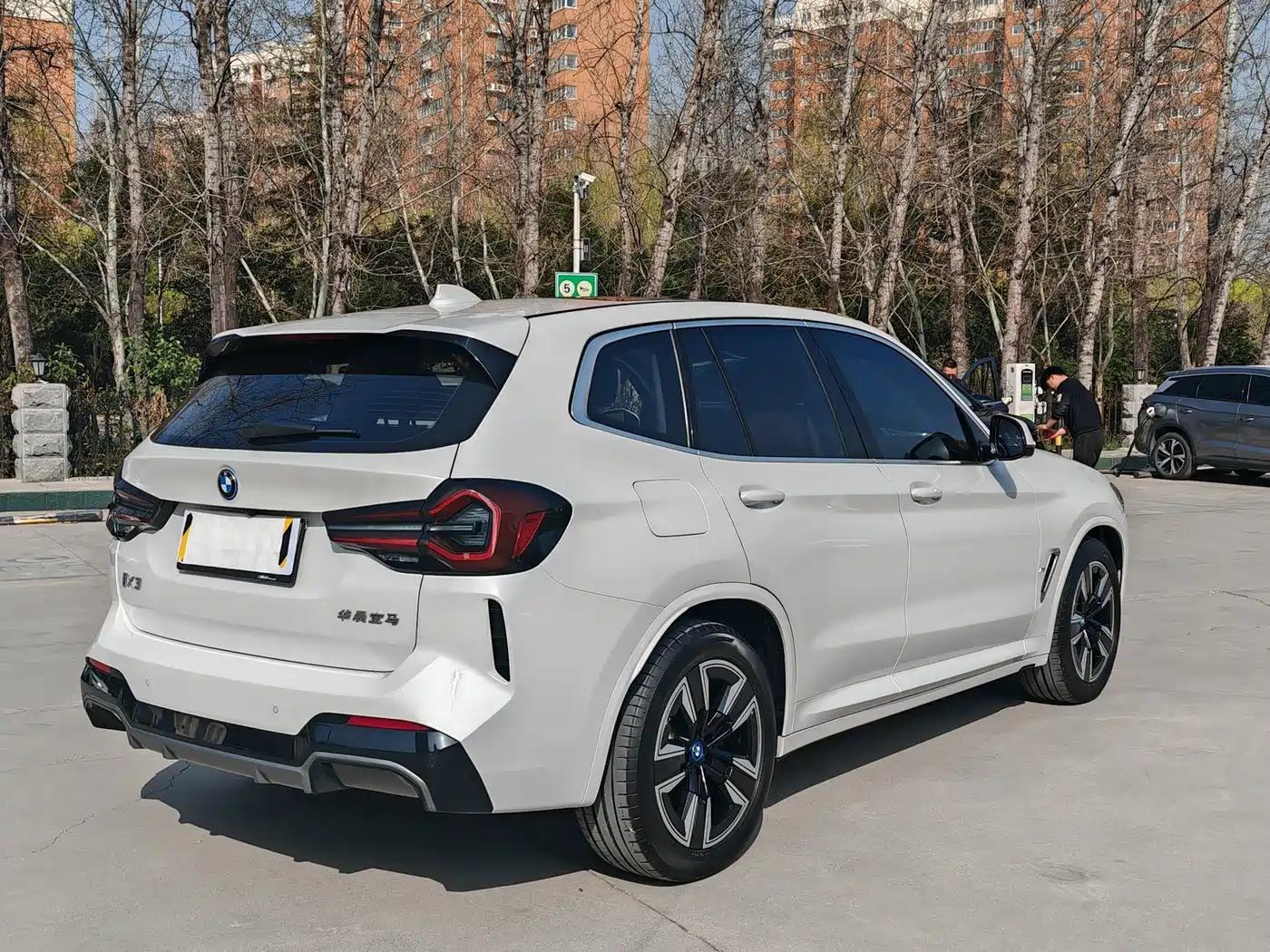 BMW IX3