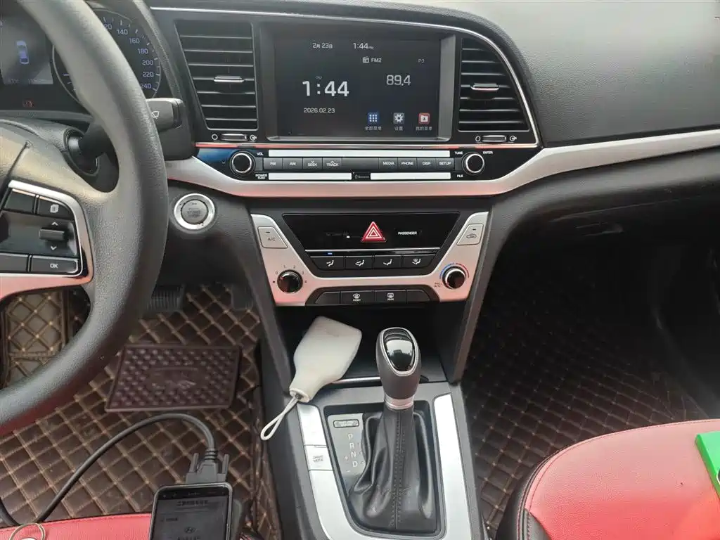 Hyundai Elantra 2016 1.6L Auto Smart·Youth Edition фото 9