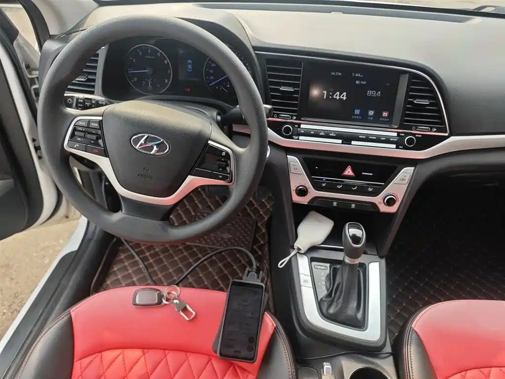 Hyundai Elantra 2016 1.6L Auto Smart·Youth Edition фото 6