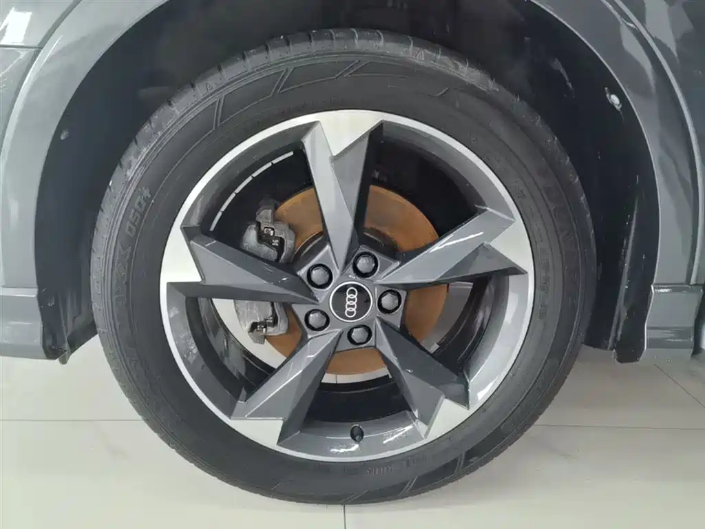 Audi Q3 2023 35 TFSI Fashion Dynamic Model (1.5T) фото 23
