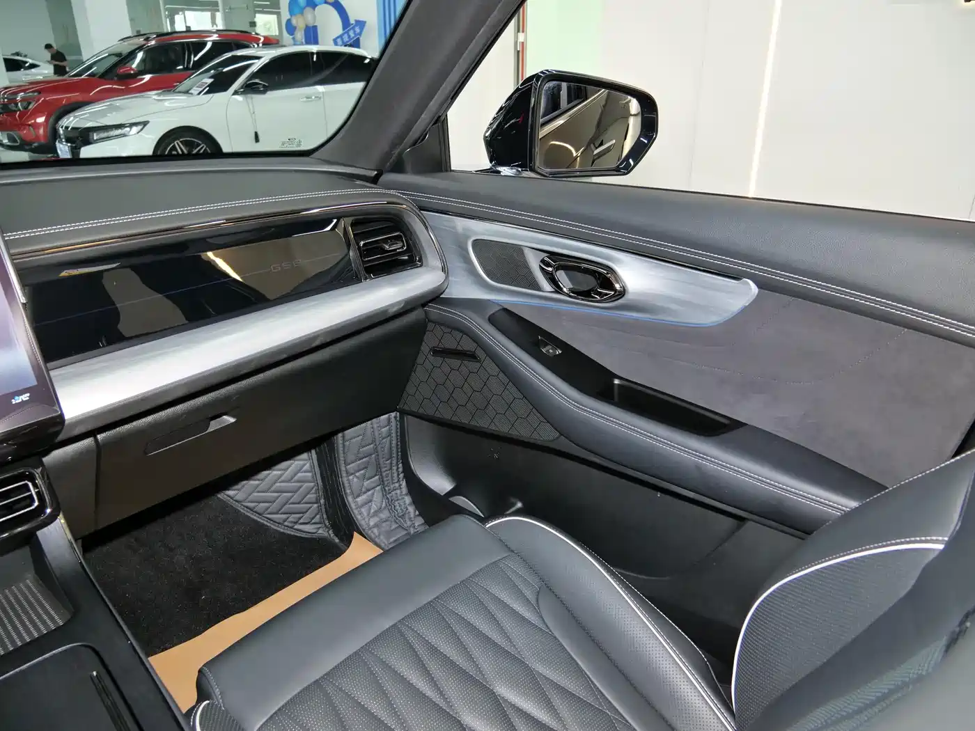 GAC Trumpchi Trumpchi GS8 2022 Dual Engine Series 2.0TM 2WD Premium Edition (7-Seater) фото 13