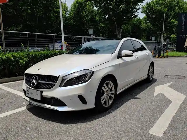 Mercedes-Benz Mercedes-Benz A-Class (Import) 2018 A 200 Sport