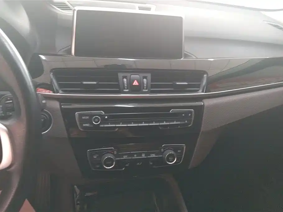 BMW X1 2018 xDrive20Li Luxury Model фото 13