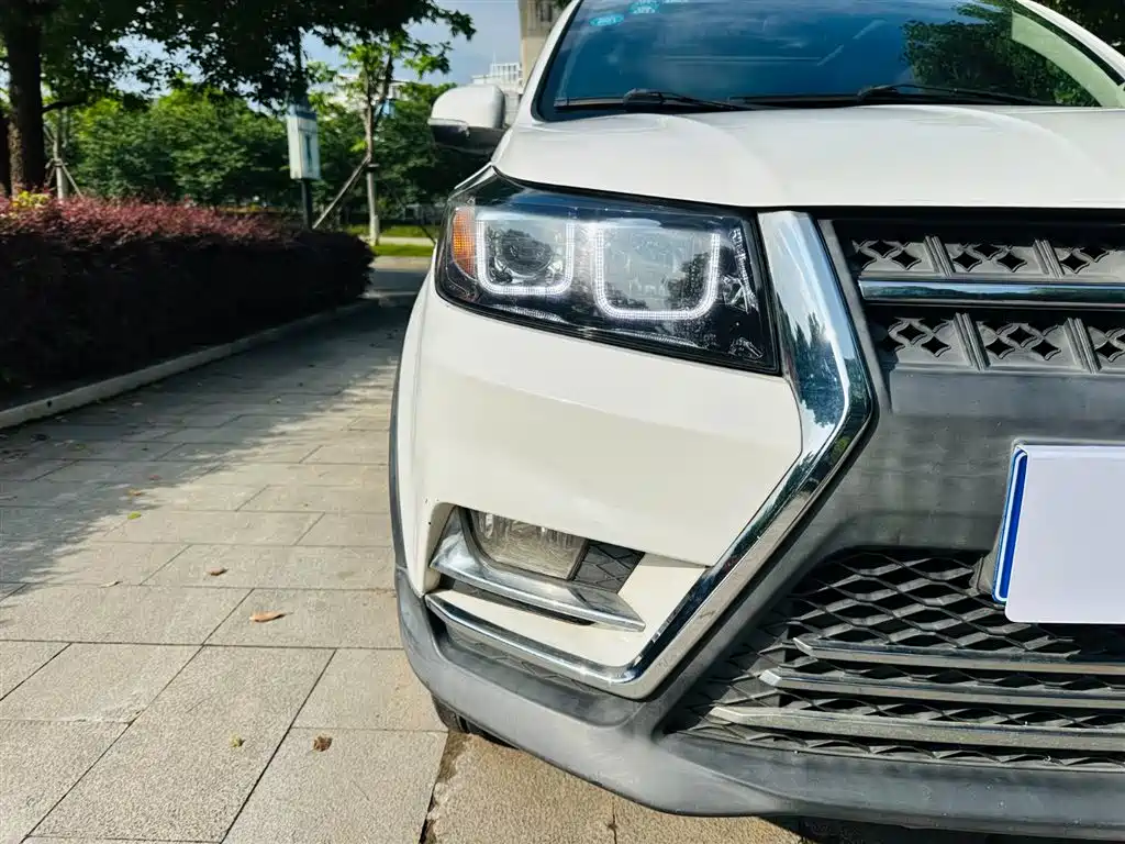 BAIC Huansu S3 2018 2018 1.5L Manual Luxury