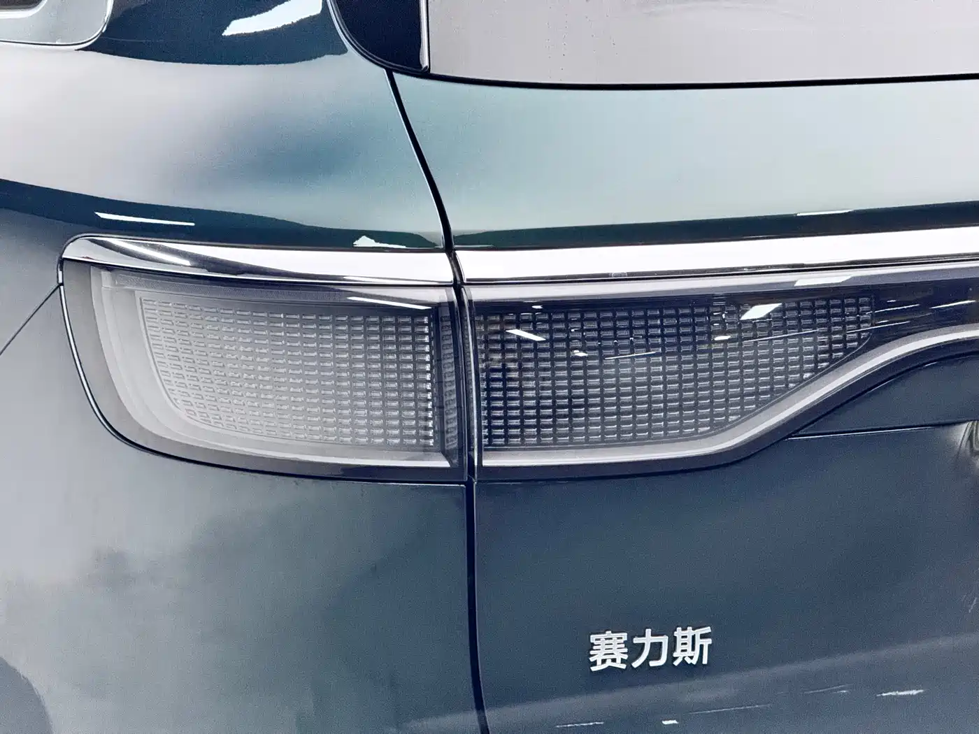 AITO Wenjie AITO M8 2025 Model Extended Range Max+ Edition 53.4kWh 6-Seater фото 18