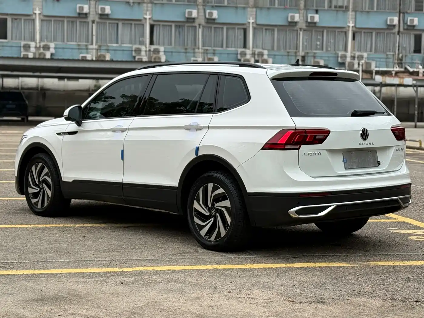 VOLKSWAGEN TIGUAN L