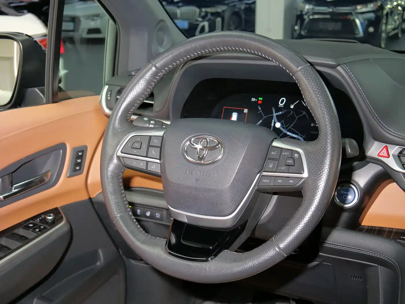 Toyota Granvia 2022 Model Year 2.5L Hybrid Flagship Edition фото 15