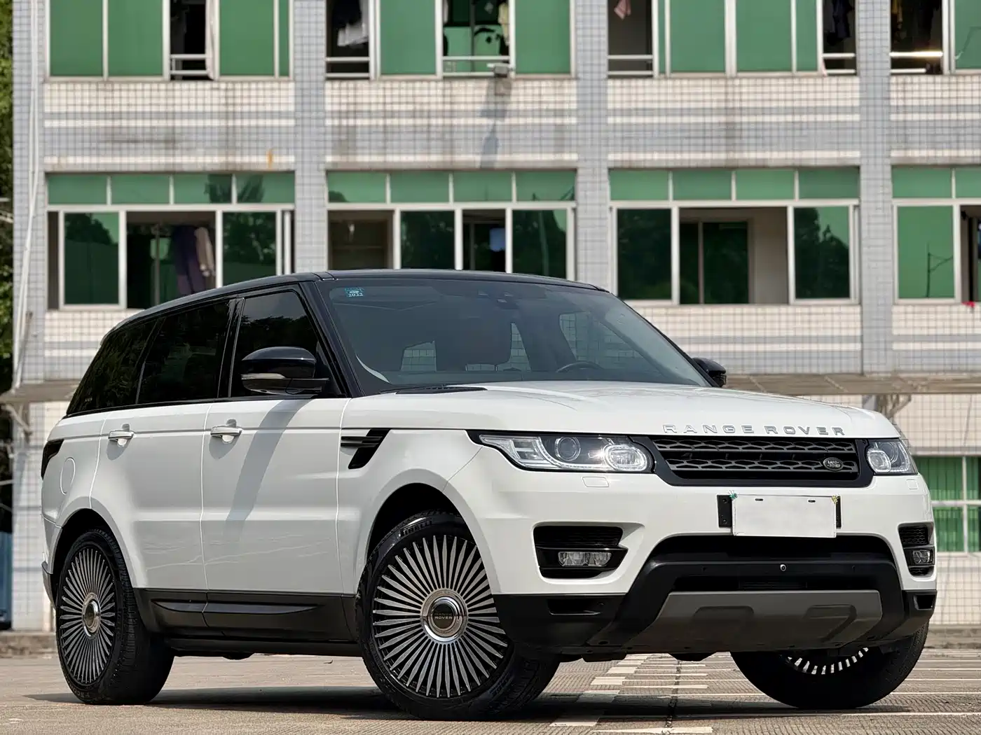 Land Rover Range Rover Sport 2016 3.0 SDV6 HSE фото 3