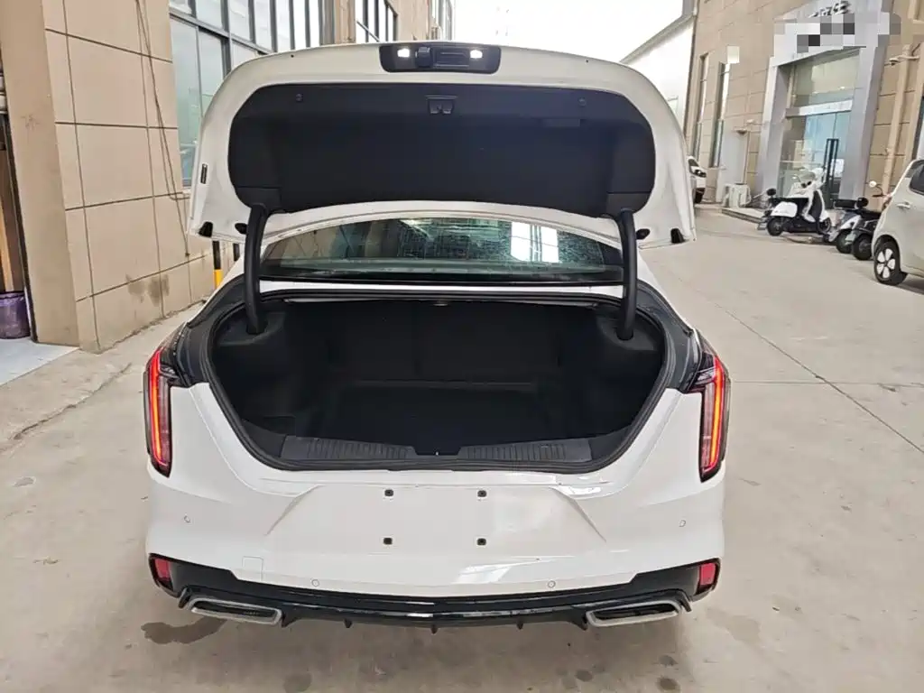 Фото 19 - Cadillac CT4