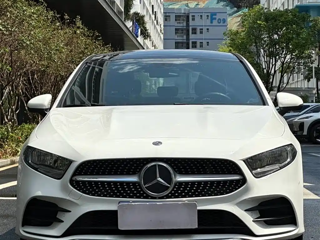 Mercedes-Benz A-Class 2019 A 180 L Sport Sedan фото 2