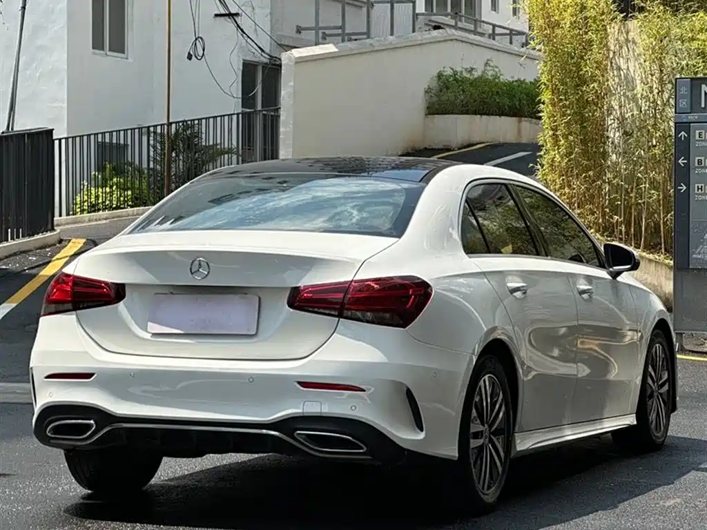 Mercedes-Benz A-Class 2019 A 180 L Sport Sedan фото 6