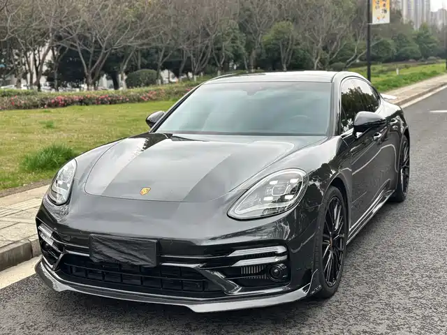 PORSCHE PANAMERA