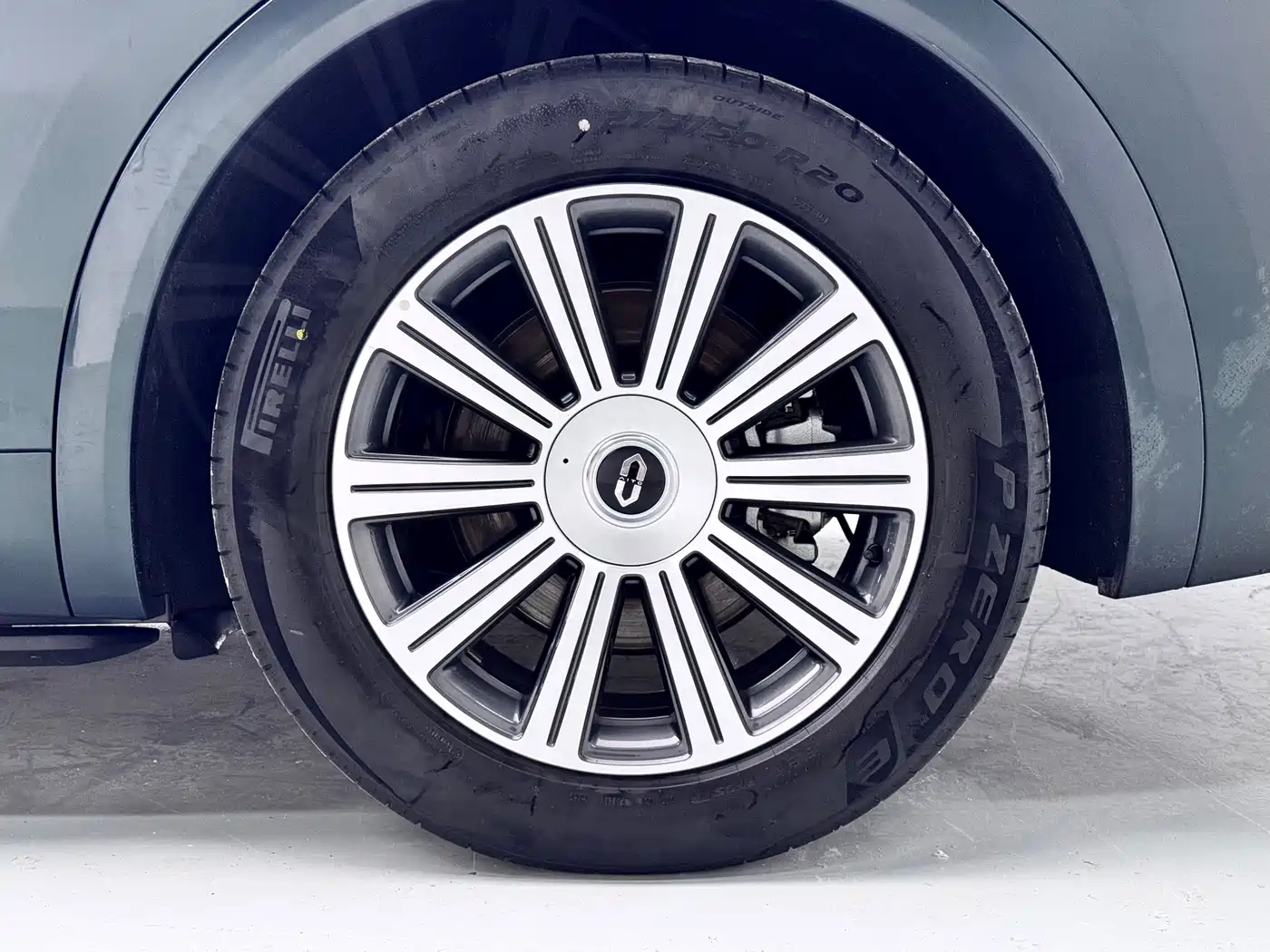 AITO Wenjie AITO M8 2025 Model Extended Range Max+ Edition 53.4kWh 6-Seater фото 8