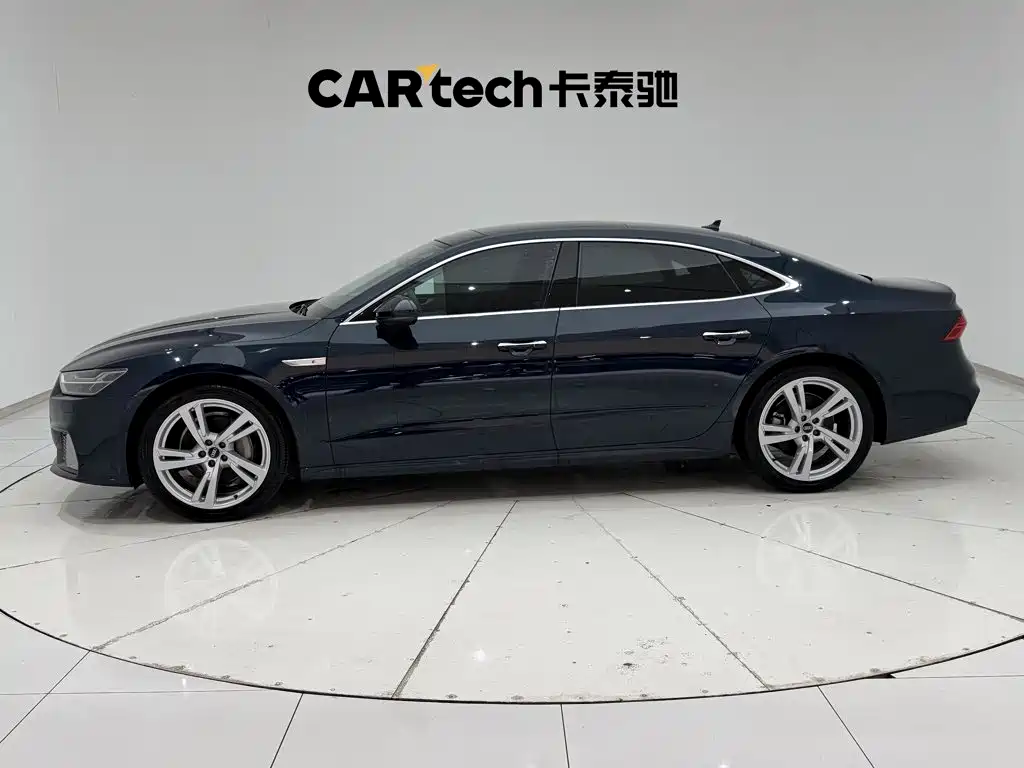 Фото 8 - Audi A7L