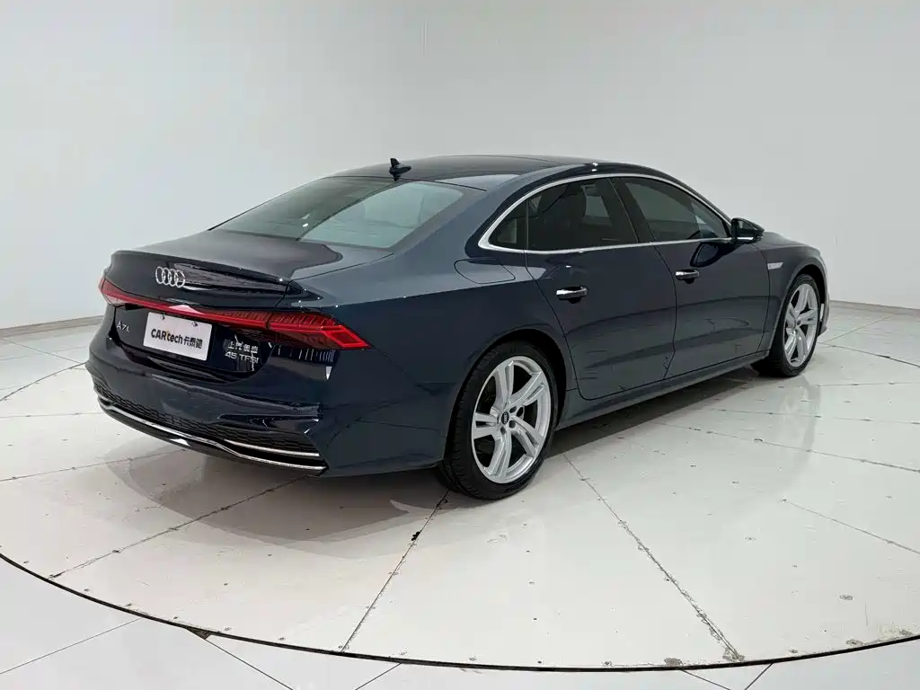 Фото 27 - Audi A7L