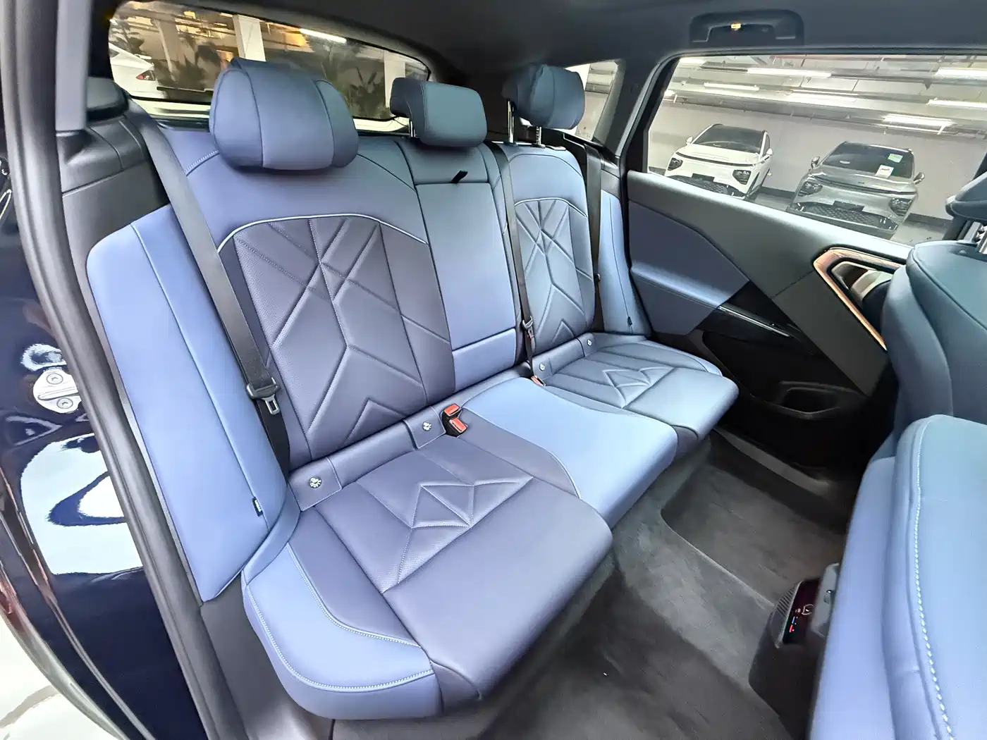 BMW X3 2025 xDrive30L Premium Model M Sport Black Package фото 16