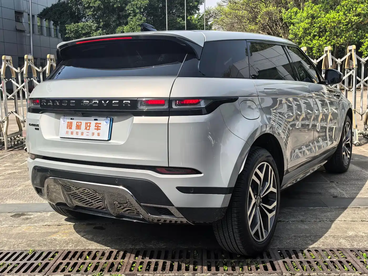 Land Rover Range Rover Evoque 2023 Range Rover Evoque L 249PS Luxury Edition фото 4