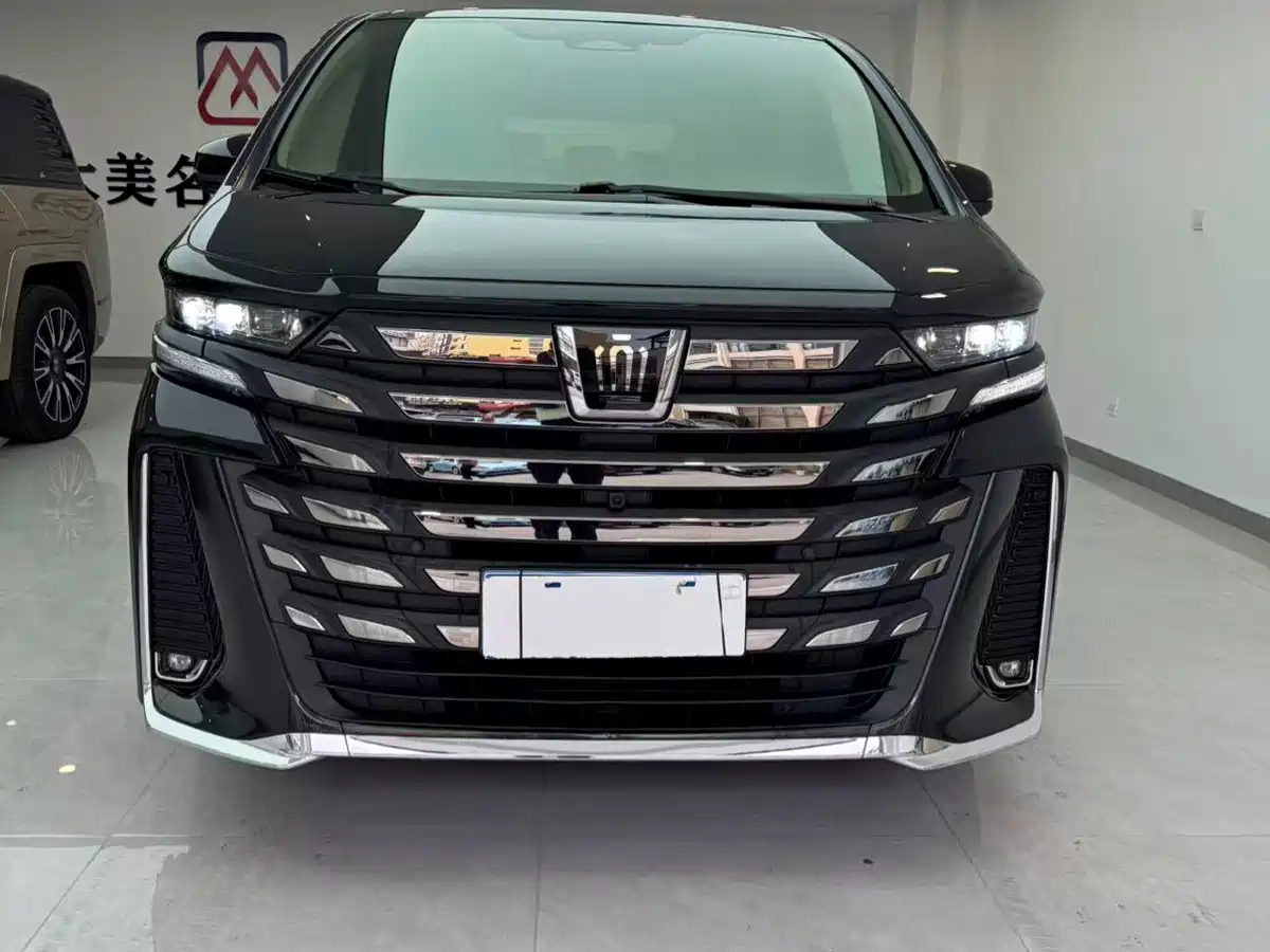 Toyota Vellfire 2024 Crown Hybrid 2.5L Executive Premium Edition фото 2