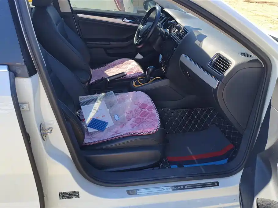 Volkswagen Sagitar 2017 1.6L Automatic Comfort фото 8
